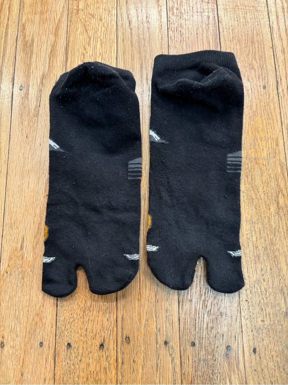 Tiger Graphic Split-Toe Socks Black & Orange